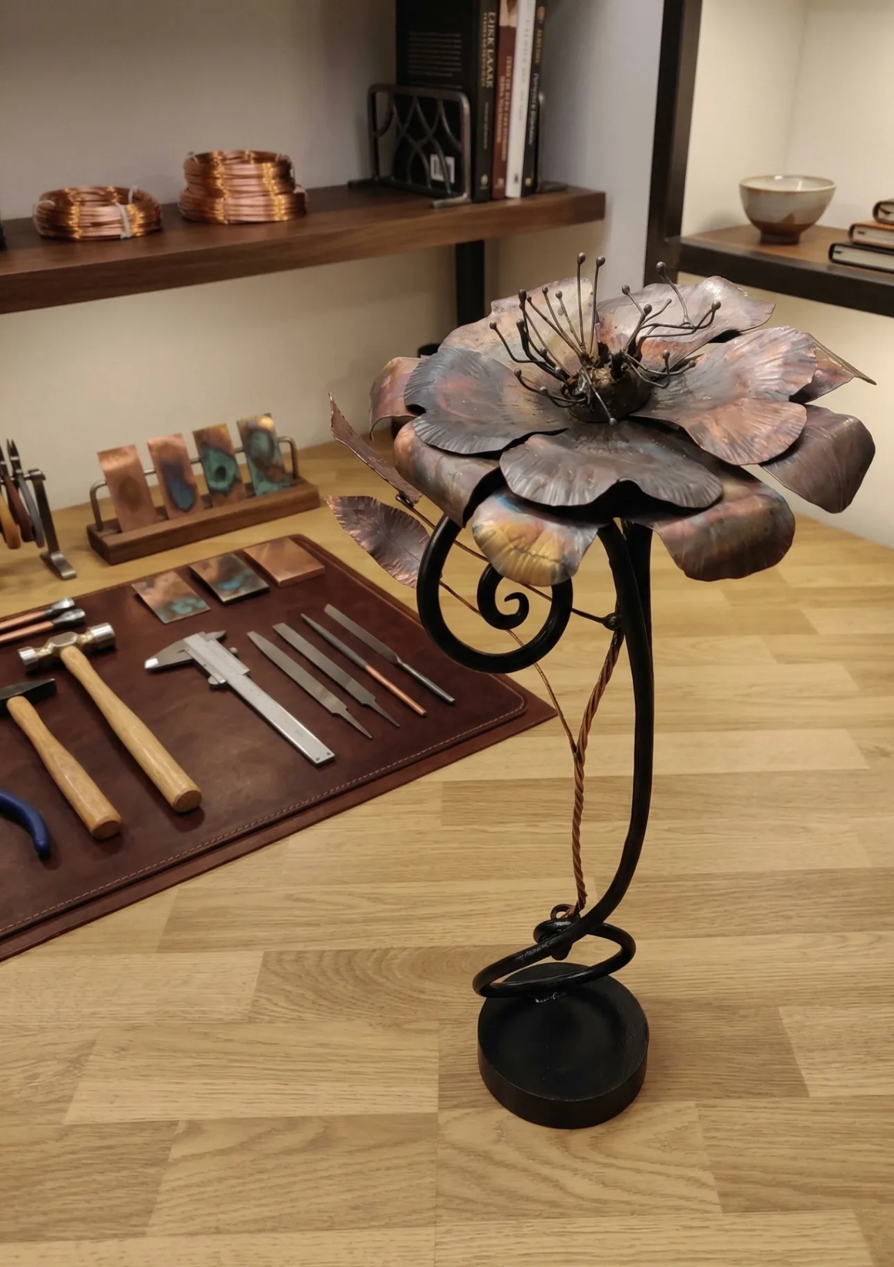 Pivoine forgée en acier et cuivre